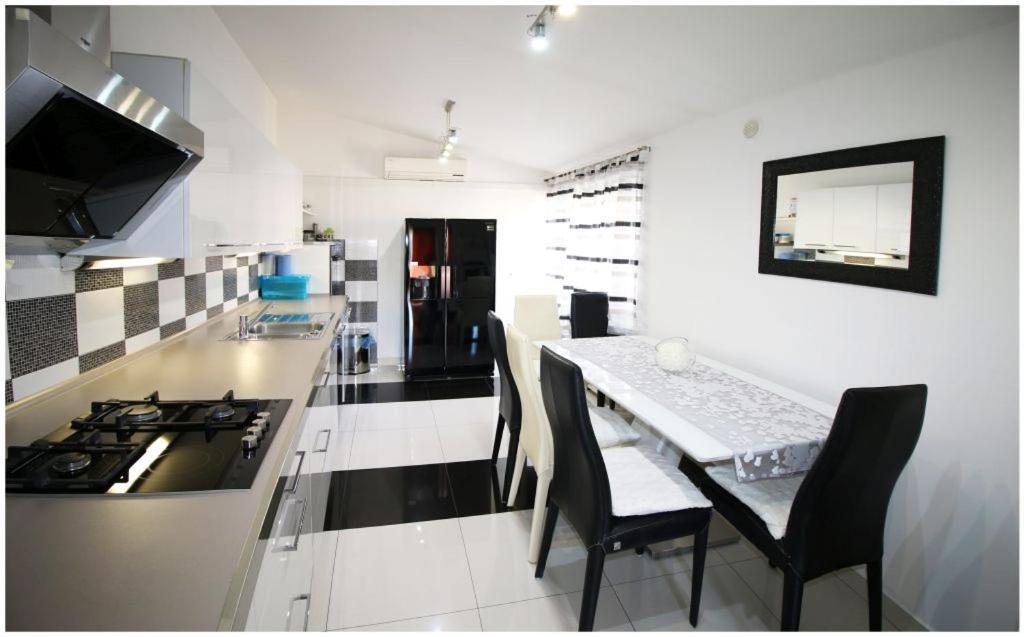Appartement Mikelin à Primošten Extérieur photo
